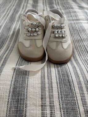 Cat & Jack size 2 cream tennis shoes